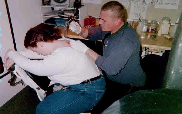 Ouch! Chelsea getting her tat in March of 2000.